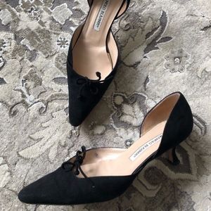 Manolo Blahnik Black Suede Pointed Toe Kitten Heel Pumps